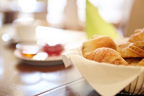 Buffet breakfast for a fee on weekdays - Hotel Ostseehalle Kiel by Premiere Classe (Kiel)