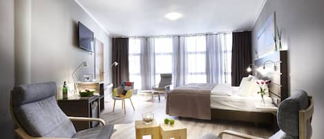 Junior Suite, 2 Twin Beds | 1 bedroom, hypo-allergenic bedding, laptop workspace, blackout drapes