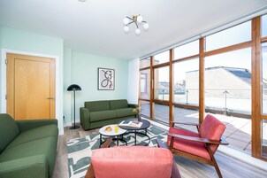 Penthouse, 3 Bedrooms | Living area
