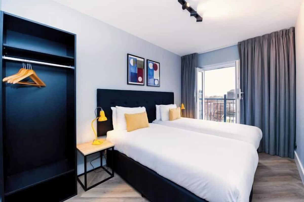 Luxe beddengoed, een strijkplank/strijkijzer, gratis wifi, beddengoed