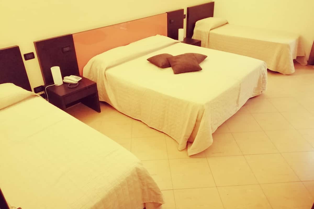 quadruple room | hypo-allergenic bedding, minibar, in-room safe, desk