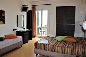 Superior Double Room, Sea View | Hypo-allergenic bedding, minibar, in-room safe, desk