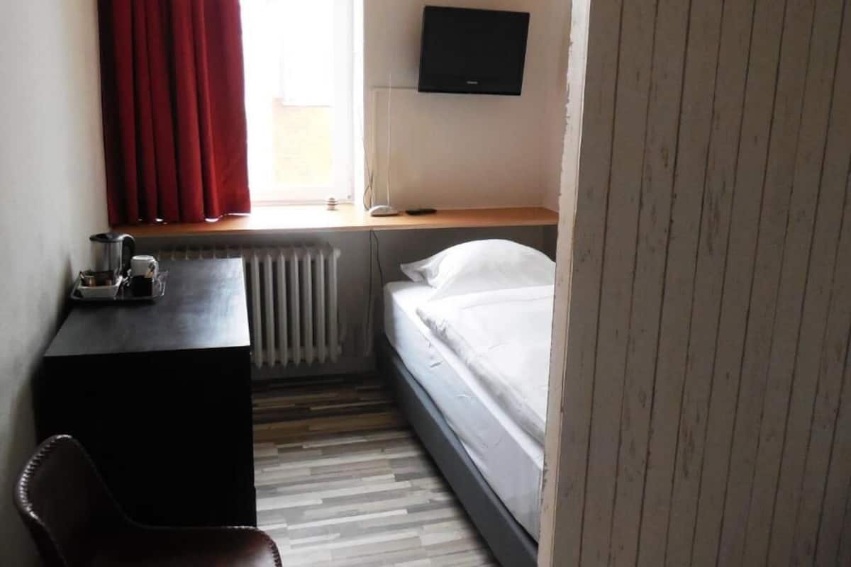 Camera Standard, 1 letto singolo (Shared Bathroom) | Una scrivania, ferro/asse da stiro, culle/letti per bambini (gratuiti)