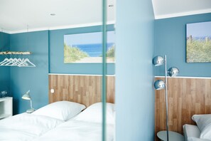Standard Room, 1 Double Bed | Desk, iron/ironing board, free WiFi, bed sheets - Hotel Liegeplatz 13 Kiel by Première Classe (Kiel)