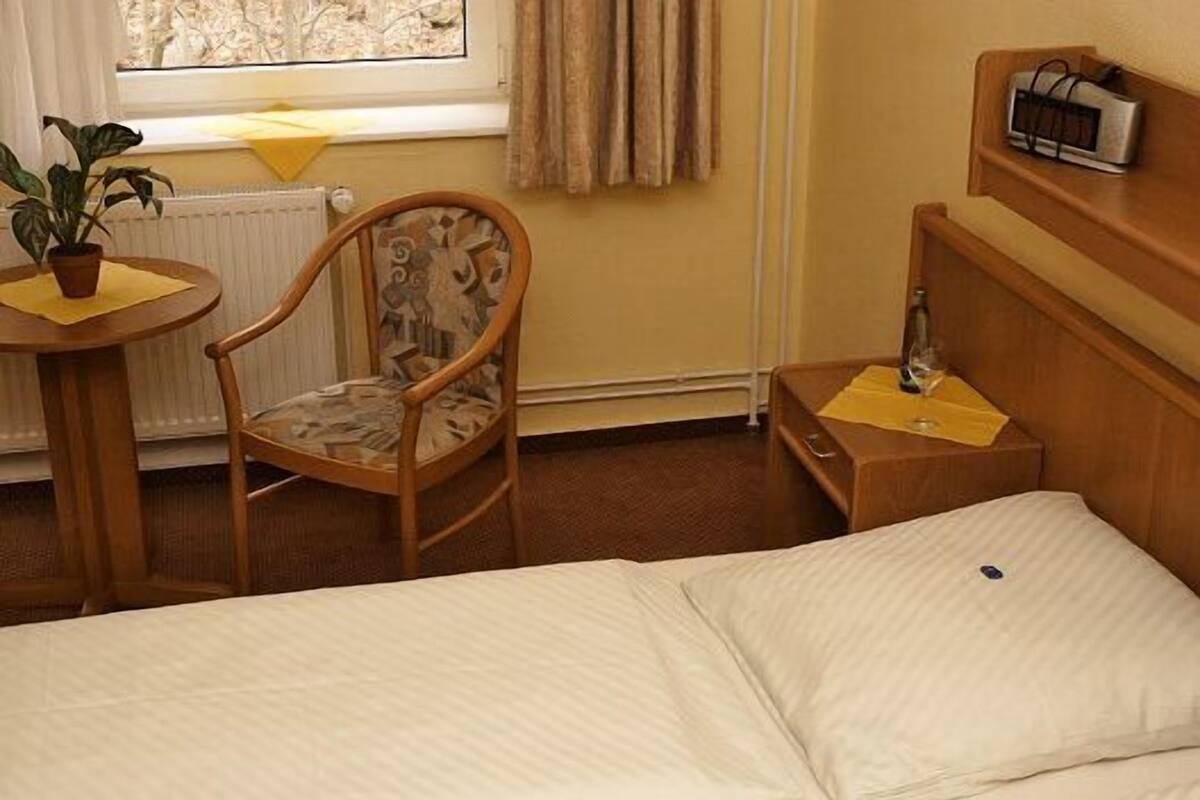 Literie hypoallergénique, coffres-forts dans les chambres