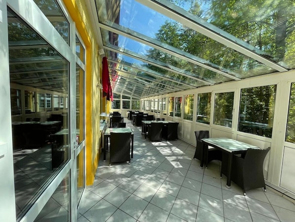 Breakfast, lunch served; international cuisine, al fresco dining - Waldhotel Am Ilsestein (Ilsenburg)