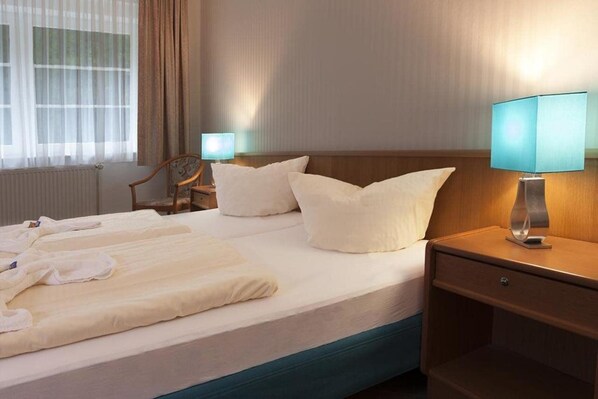 Hypo-allergenic bedding, in-room safe, soundproofing