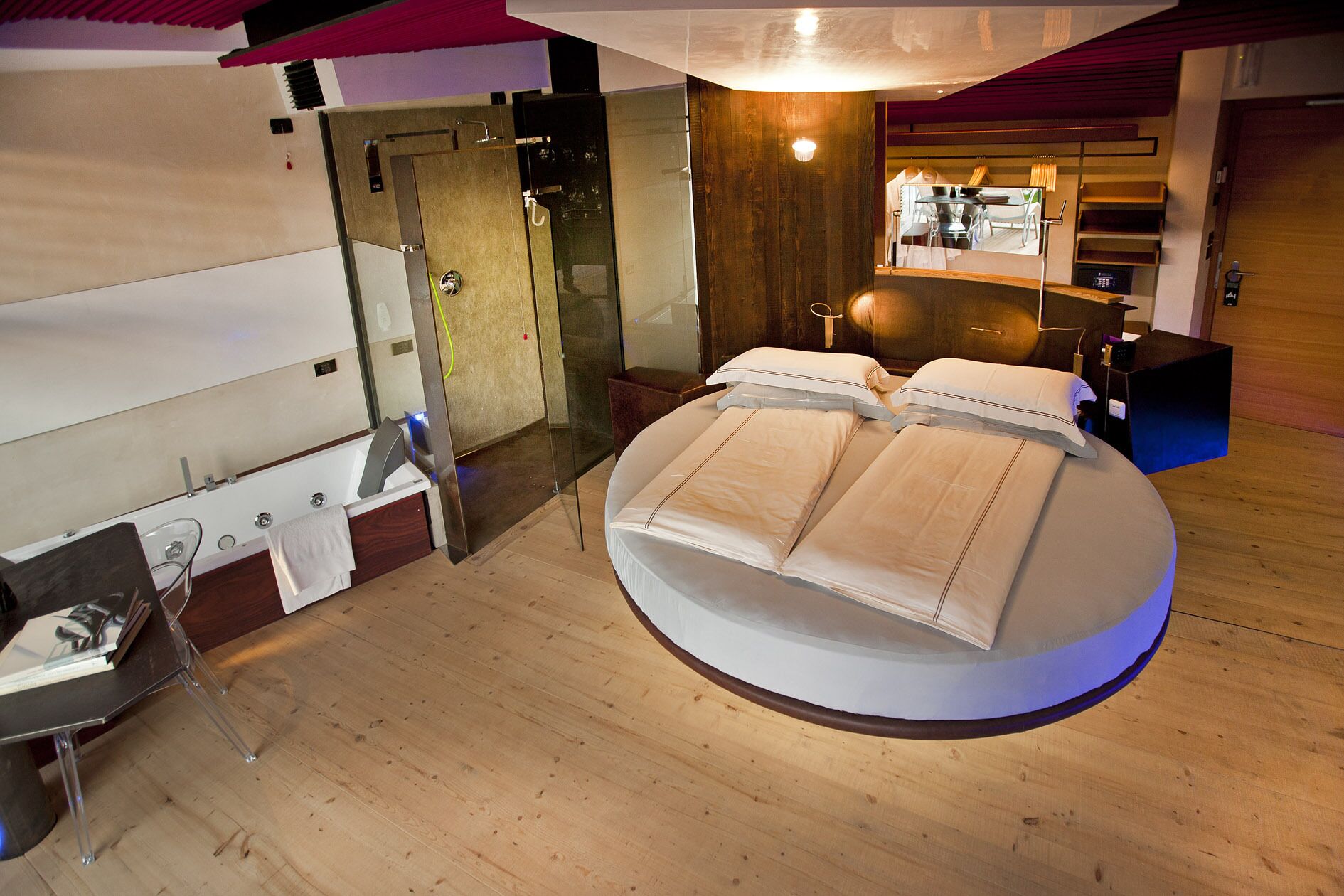 romantic suite, balcony, lake view | 1 bedroom, premium bedding, down duvets, minibar