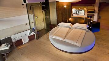 Romantic Suite, Balcony, Lake View