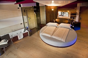 Premium bedding, down duvets, minibar, in-room safe