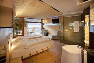 Premium bedding, down duvets, minibar, in-room safe