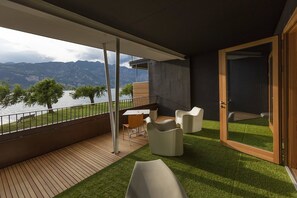 Family Suite, 2 Bedrooms, Balcony, Lake View | 部屋からの景観