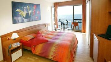 Minibar, in-room safe, desk, free WiFi