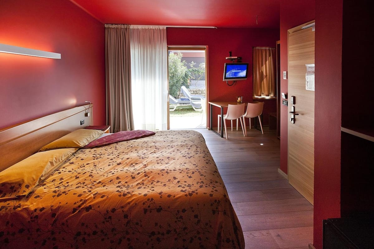 minibar, in-room safe, desk, free wifi
