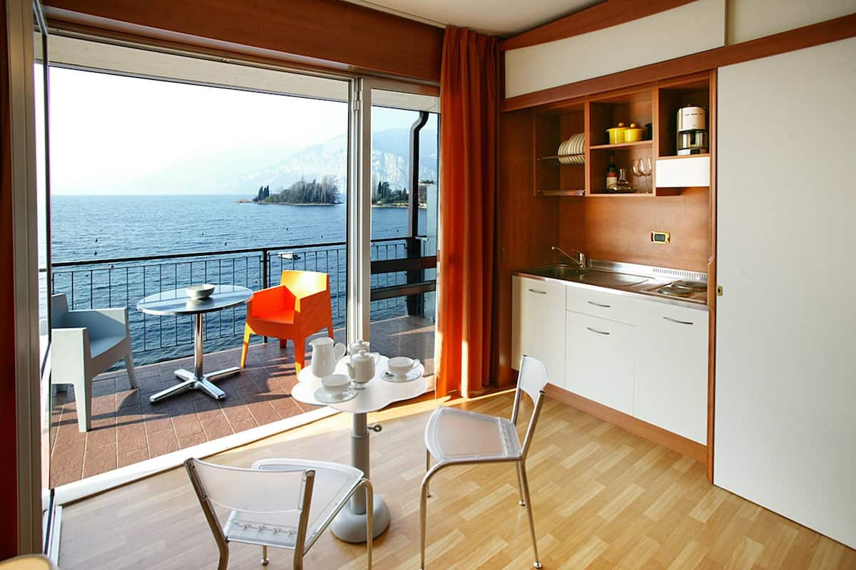 superior double room, lake view | private kitchenette | fridge