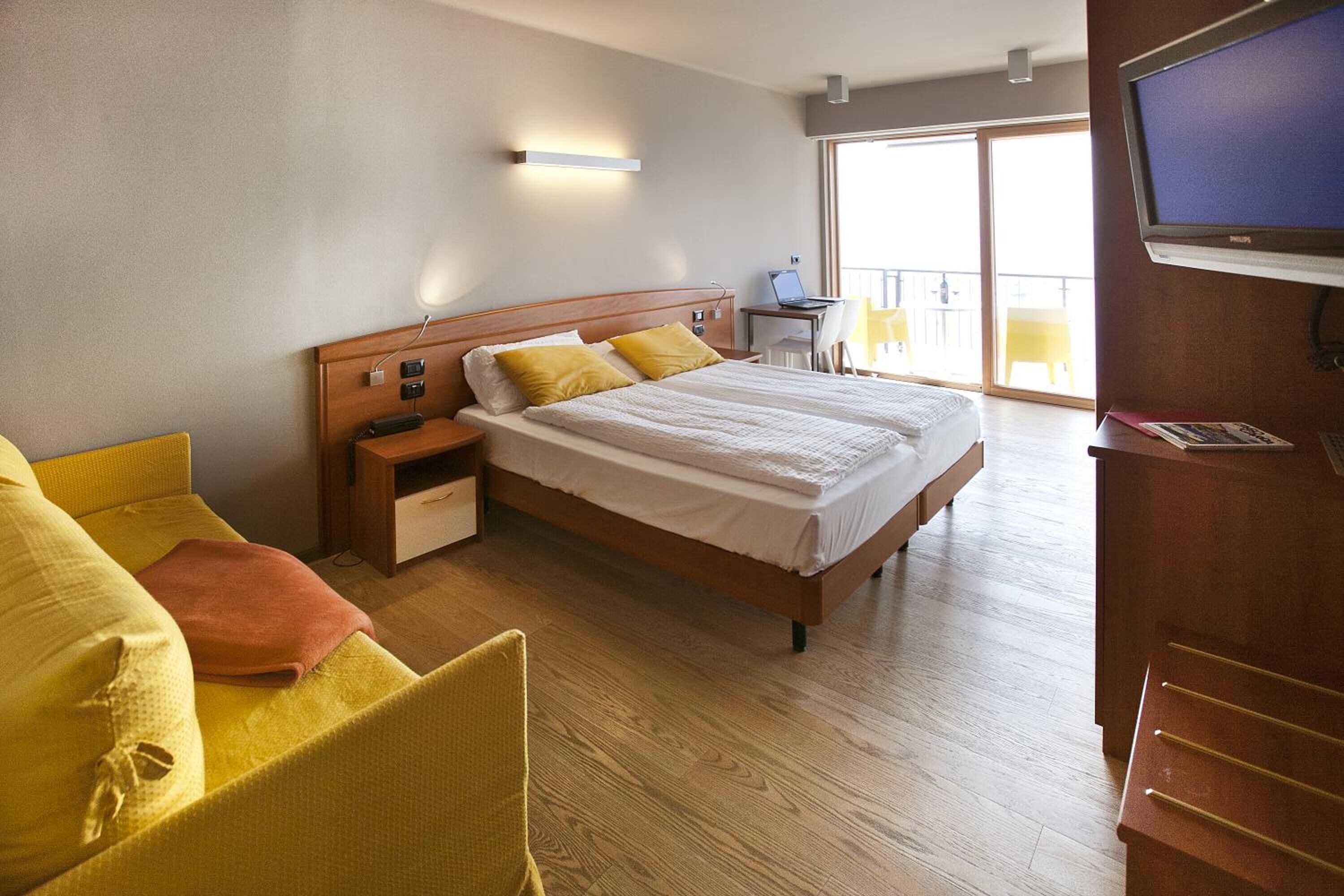 minibar, in-room safe, desk, free wifi