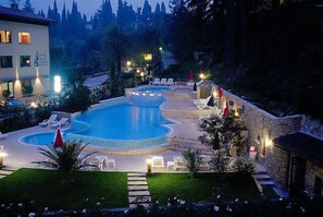 Outdoor pool, sun loungers