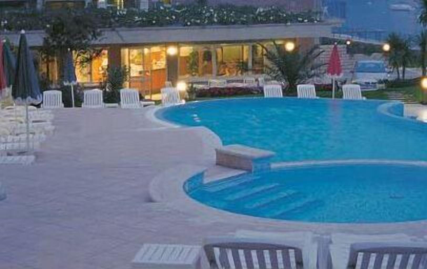 outdoor pool, pool loungers
