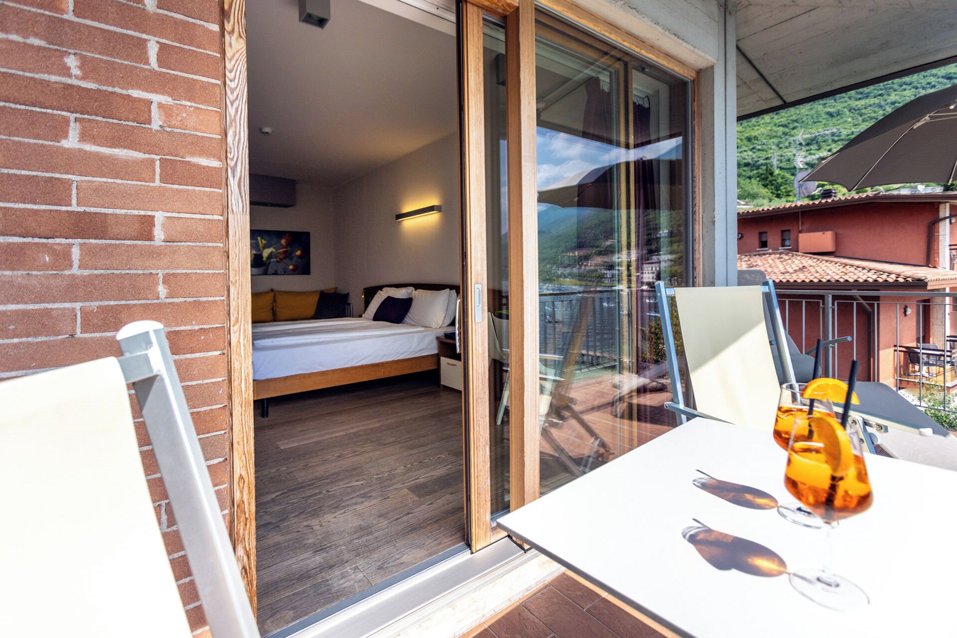 Quarto casal superior, vista para o lago | Frigobar, cofres nos quartos, escrivaninha, Wi-Fi de cortesia