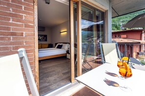 Superior Double Room, Lake View | Minibar, in-room safe, desk, free WiFi - Ambienthotel Spiaggia (Malcesine)