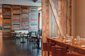 Bar (on property) - Raleigh Marriott City Center (Raleigh)