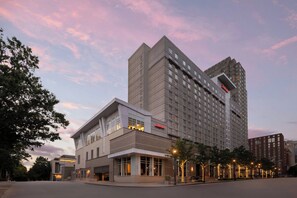 A Marriott hotel with a modern design, featuring a prominent corner entrance and a large building with multiple floors.