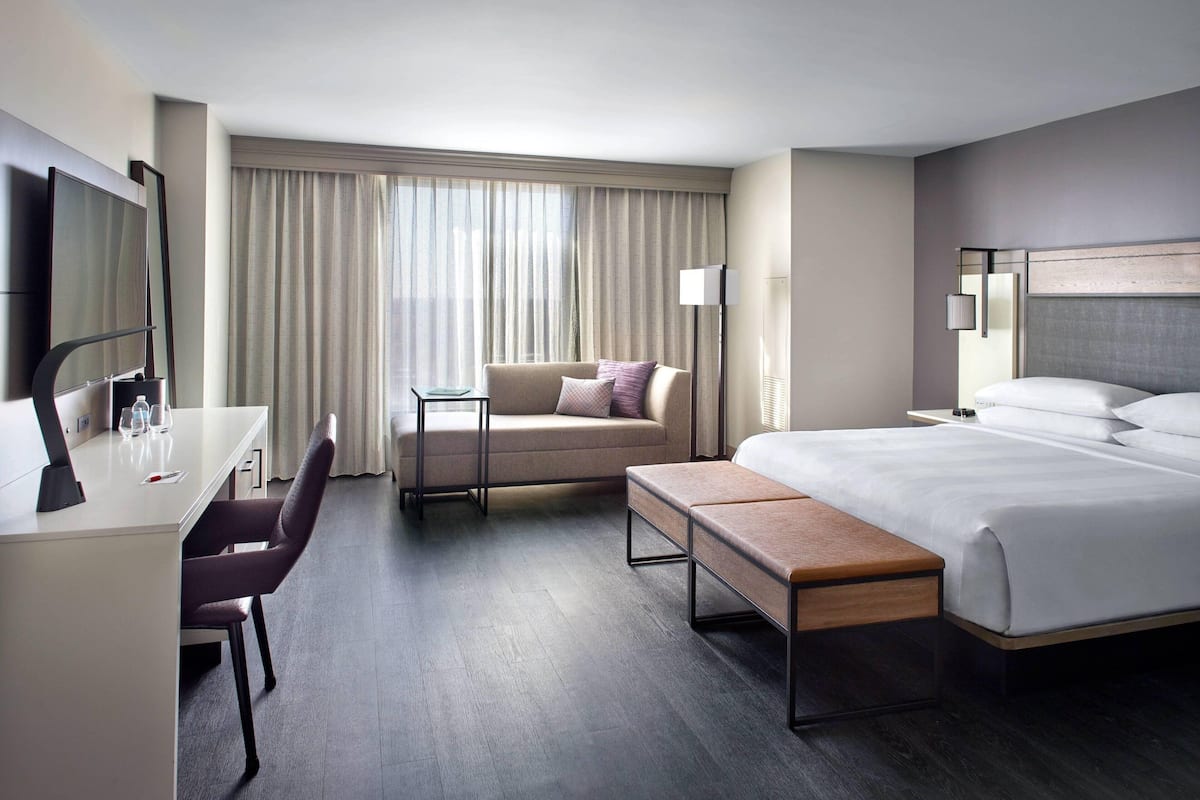 Executive Room, 1 King Bed | Premium bedding, down comforters, in-room safe, desk