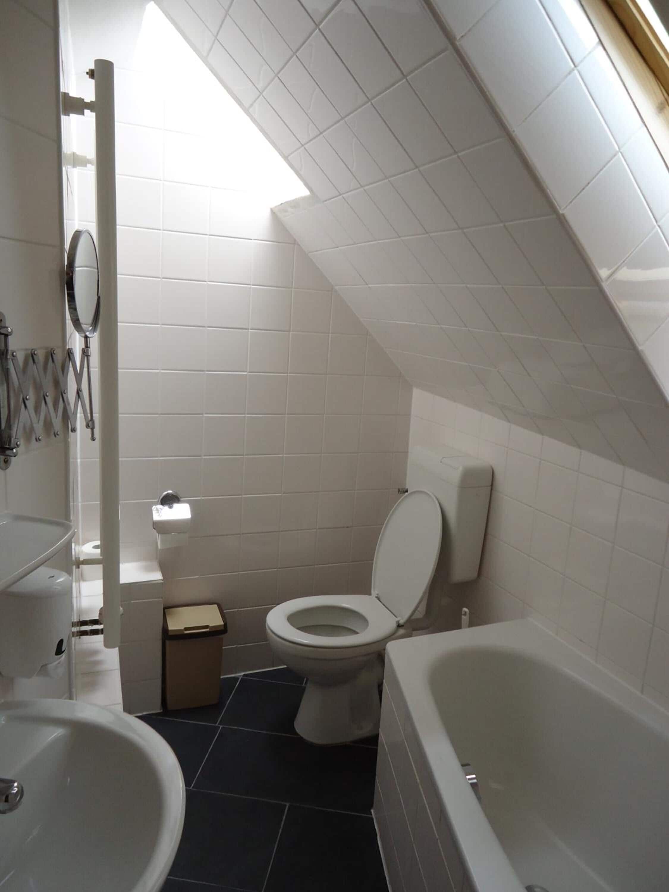 Economy Single Room (5th floor, Elevator until 4th) | Bathroom | Free toiletries, hair dryer, towels