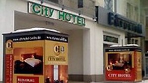A City Hotel with a visible sign and a poster advertising the hotel. - City Hotel am Kurfürstendamm (Berlin)