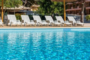 2 outdoor pools, pool umbrellas, sun loungers - Rentalmar Salou Pacific (Salou)