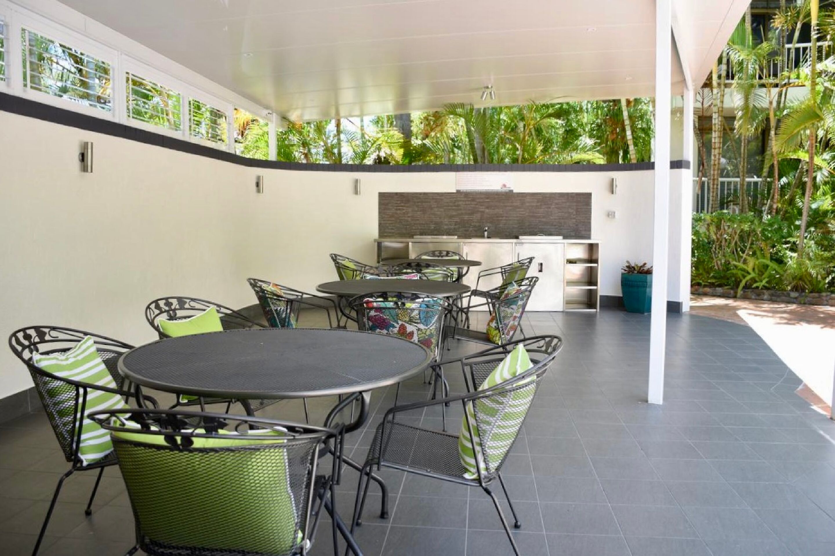 Copacabana Holiday Apartments — image 24