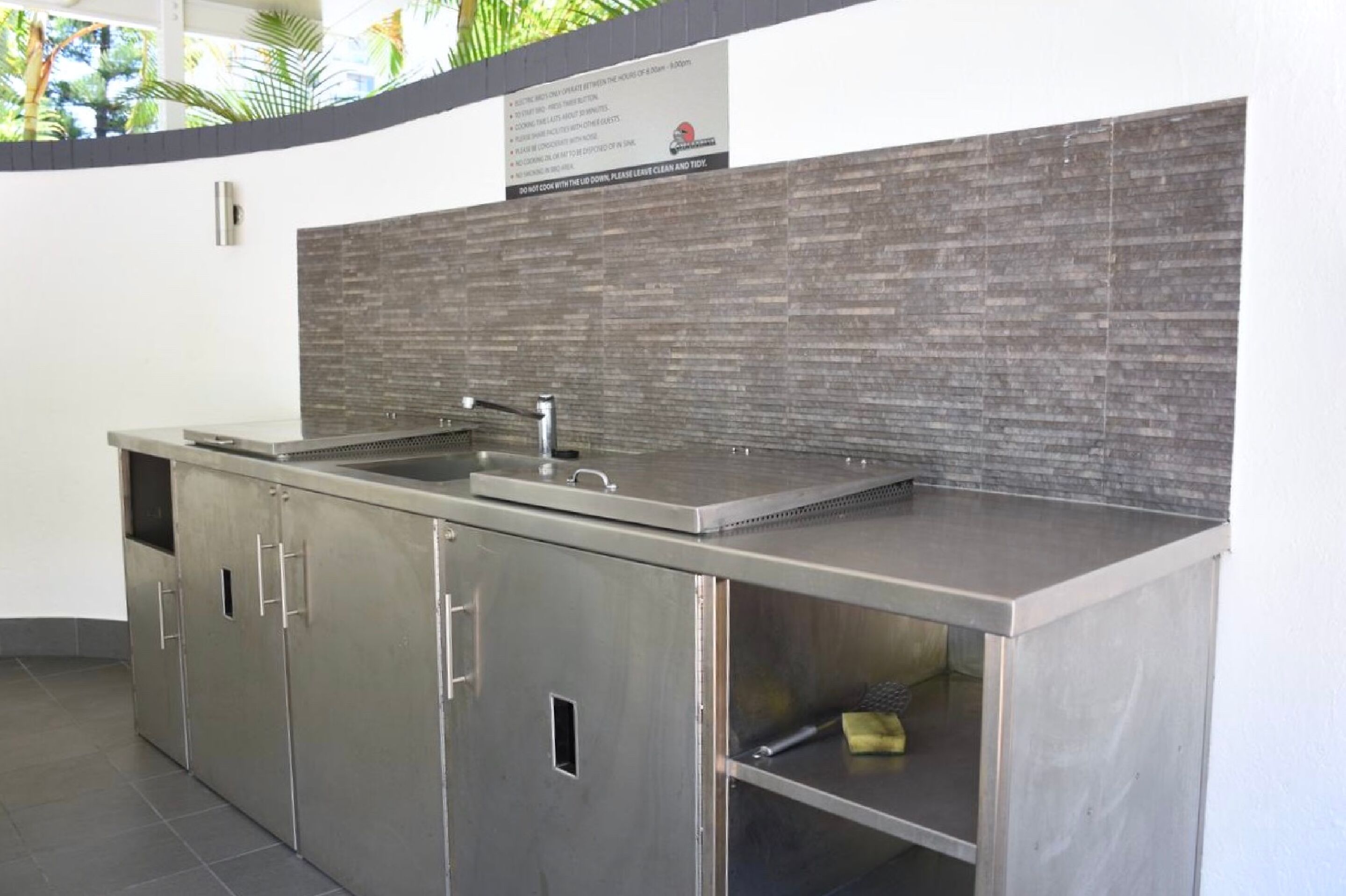 Copacabana Holiday Apartments — image 28