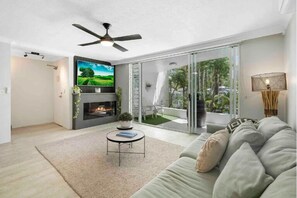 Appartement supérieur | Aire de séjour | Téléviseur à écran plat