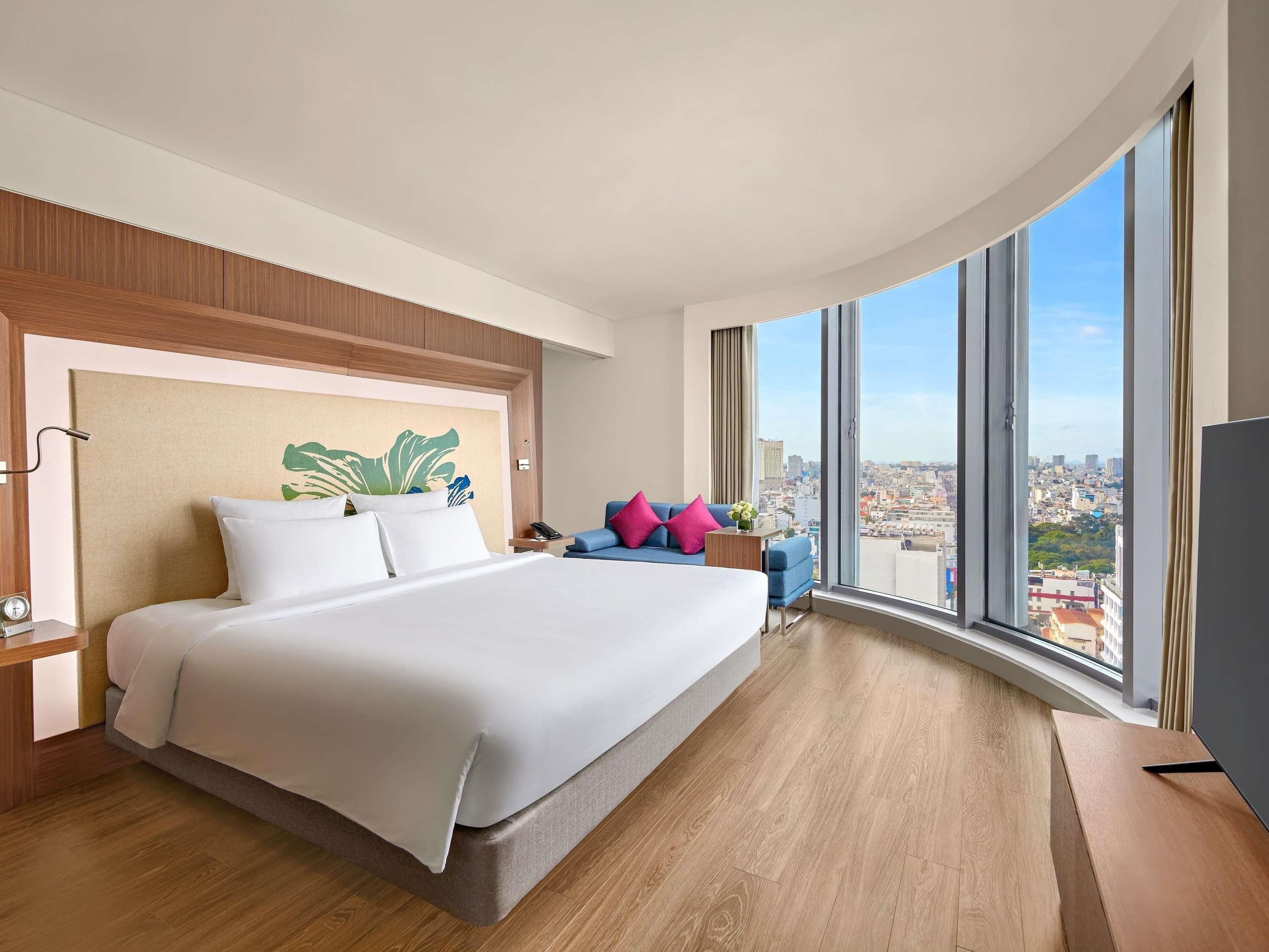 Executive Suite, 1 Katil Raja (King), Akses Club Lounge, City View | Bar mini, peti besi dalam bilik, meja, seterika/papan seterika 