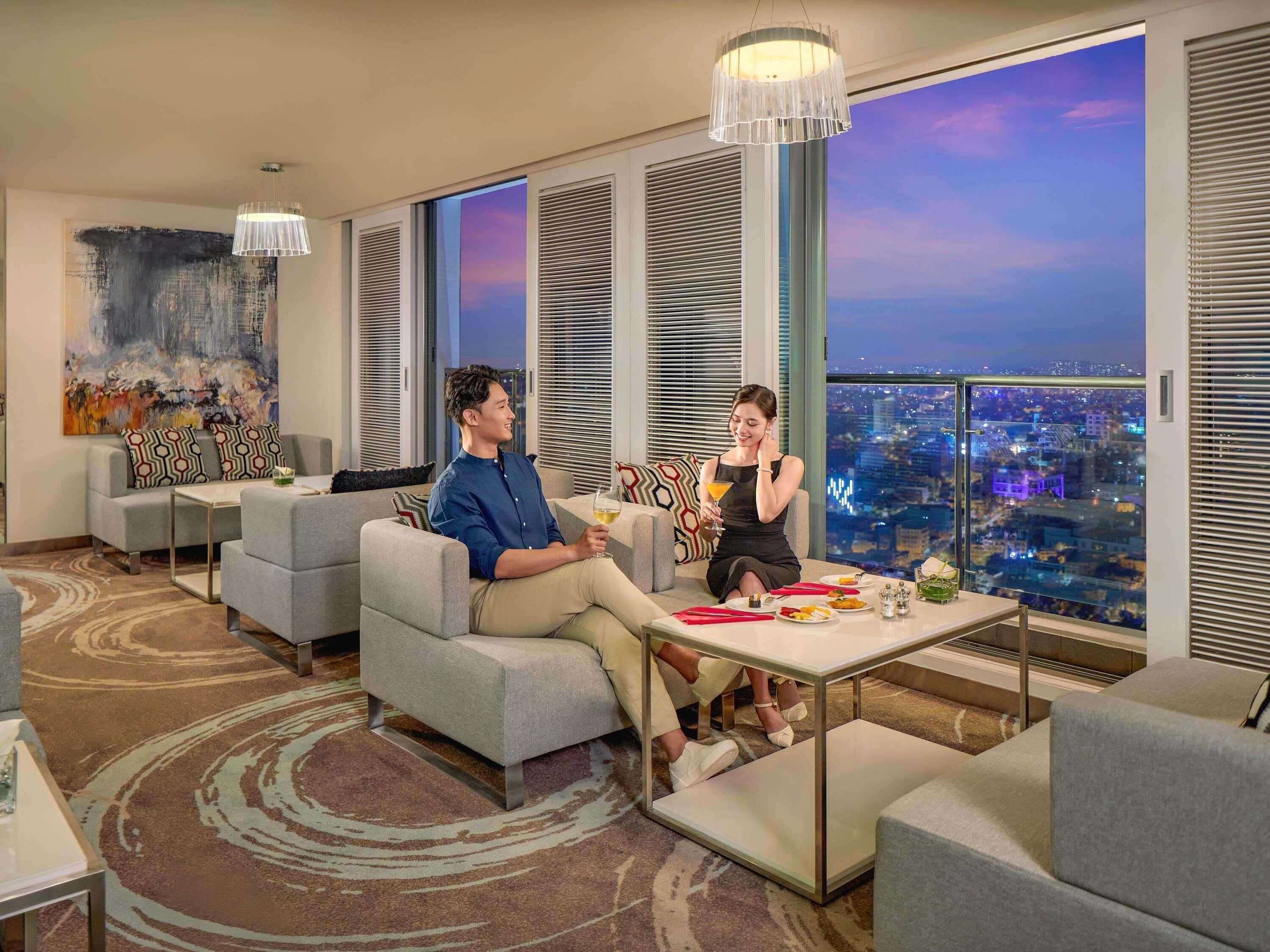 Minibar, in-room safe, desk, iron/ironing board