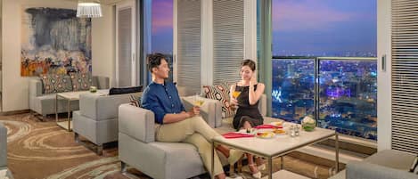 Minibar, in-room safe, desk, iron/ironing board