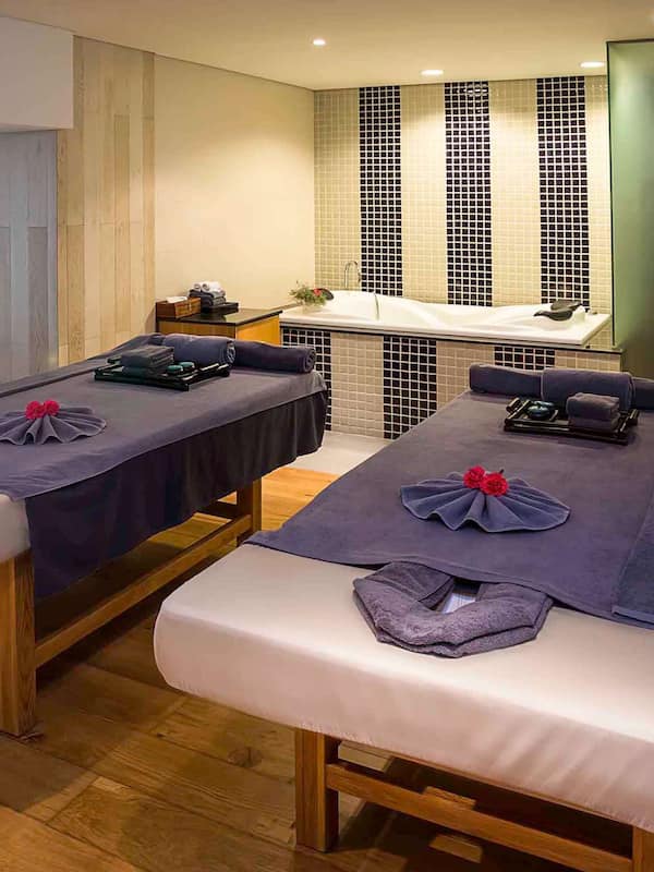 Sauna, steam room, Turkish bath/hammam, body treatments, facials