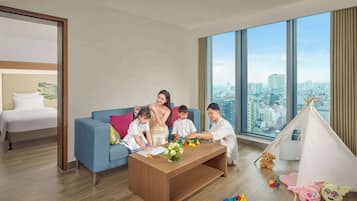 Premier Suite, 1 King Bed, Club Lounge Access (Executive) | 1 bedroom, minibar, in-room safe, desk