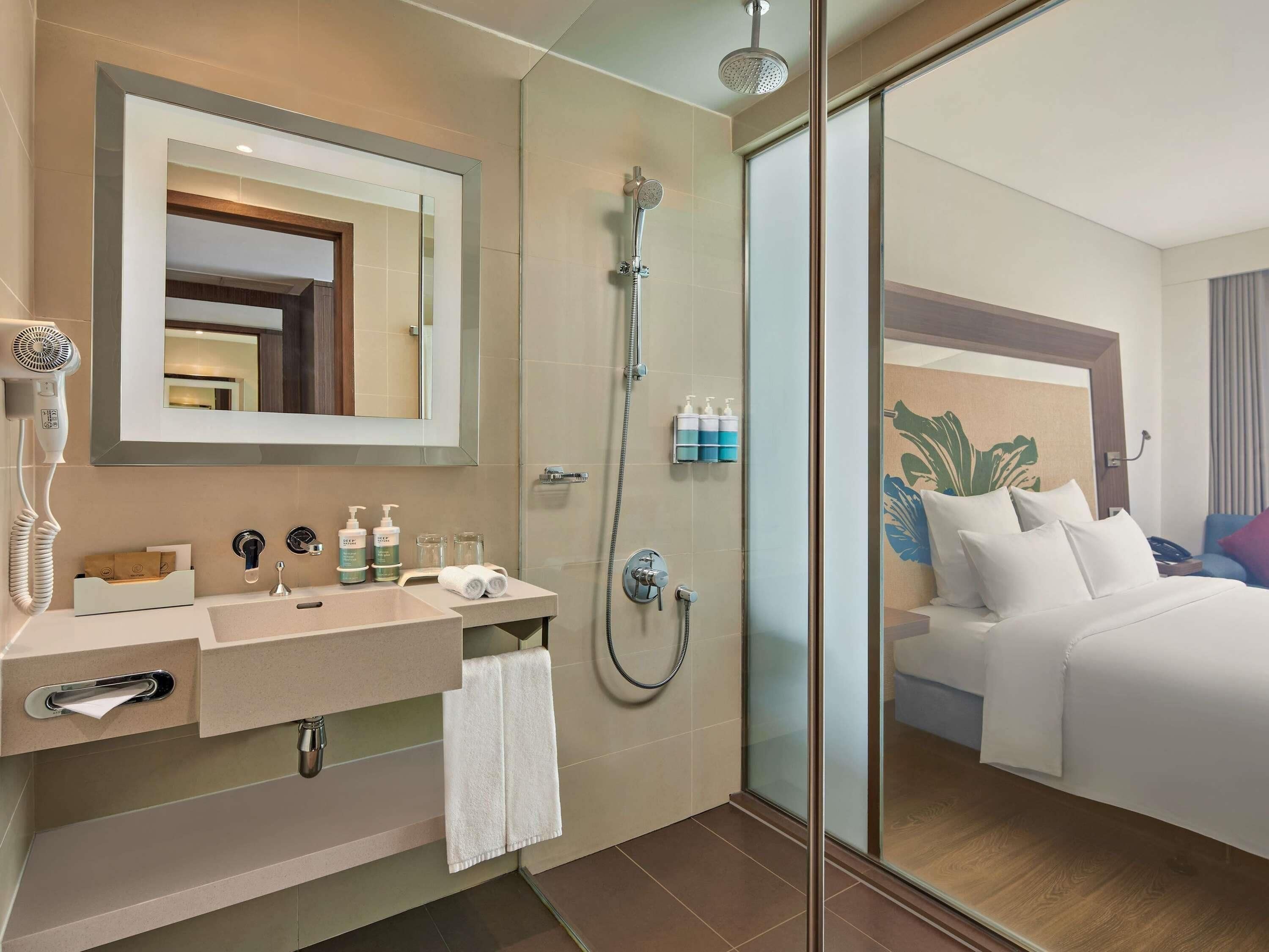 Minibar, in-room safe, desk, iron/ironing board