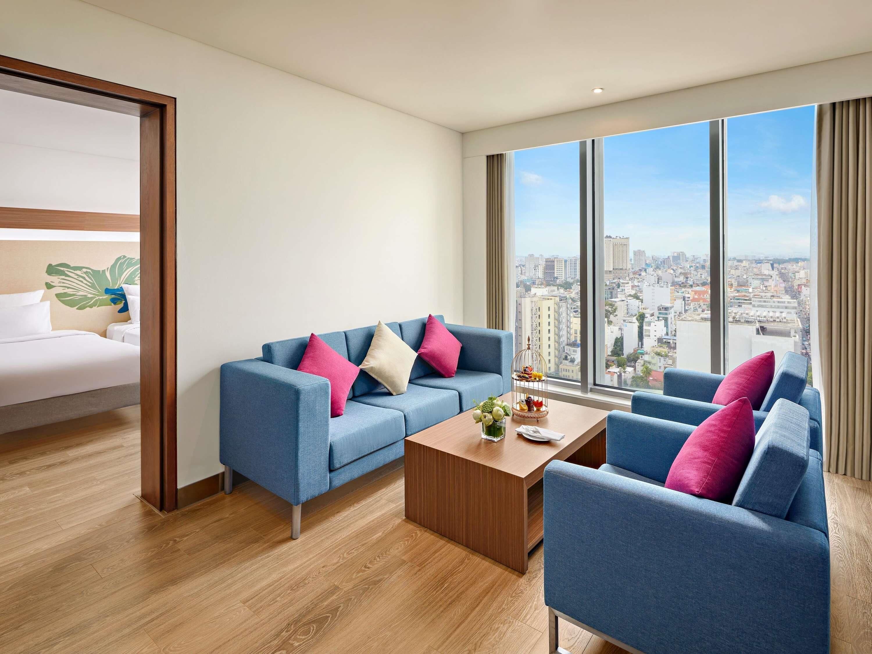 Suite – executive, 1 kingsize-seng, Club Lounge-tilgang, byutsikt | Minibar, safe på rommet, skrivebord og strykejern/-brett