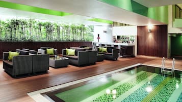 Outdoor pool, pool loungers
