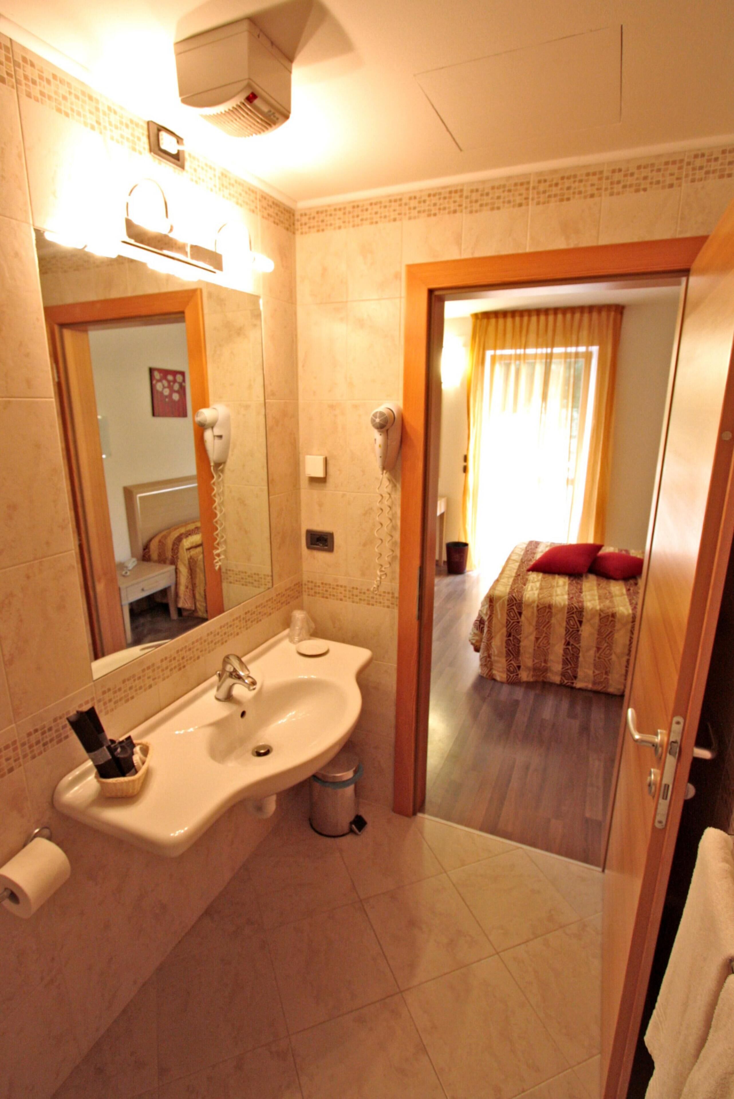 comfort double or twin room | room amenity