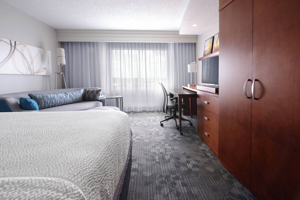 In-room safe, desk, iron/ironing board, WiFi (free)