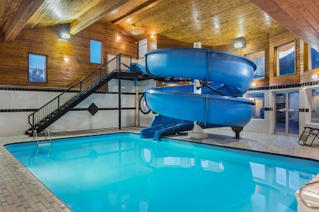 Indoor pool, pool loungers