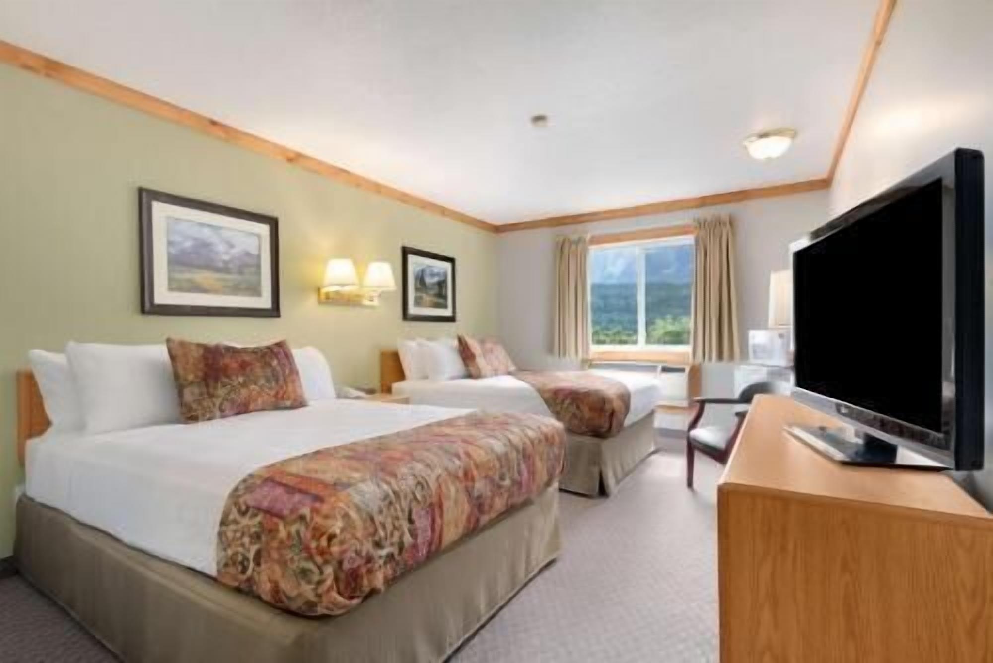 Mörkläggningsgardiner, gratis barnsängar, gratis wi-fi och sängkläder