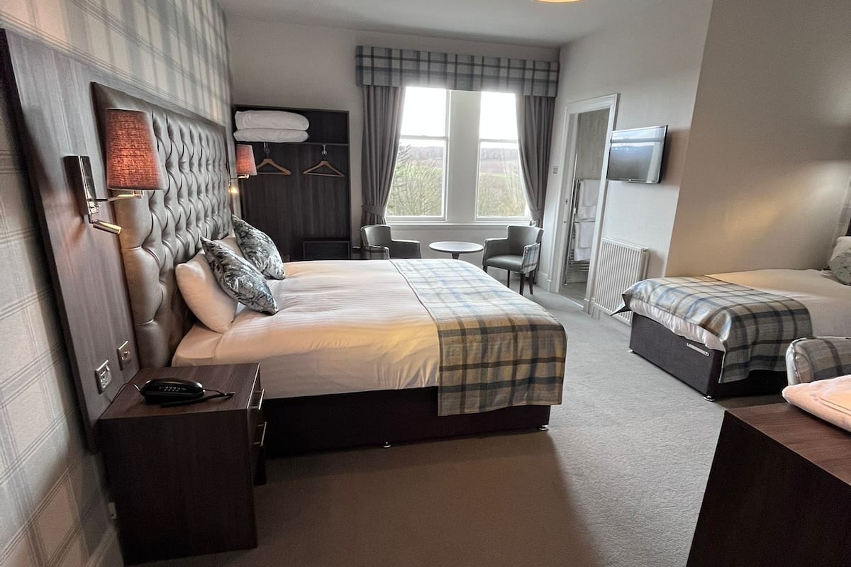 Family Room | Iron/ironing board, free WiFi, bed sheets
