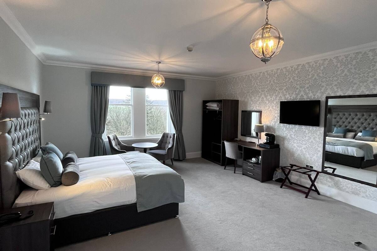 superior double room (room 6) | iron/ironing board, free wifi, bed sheets