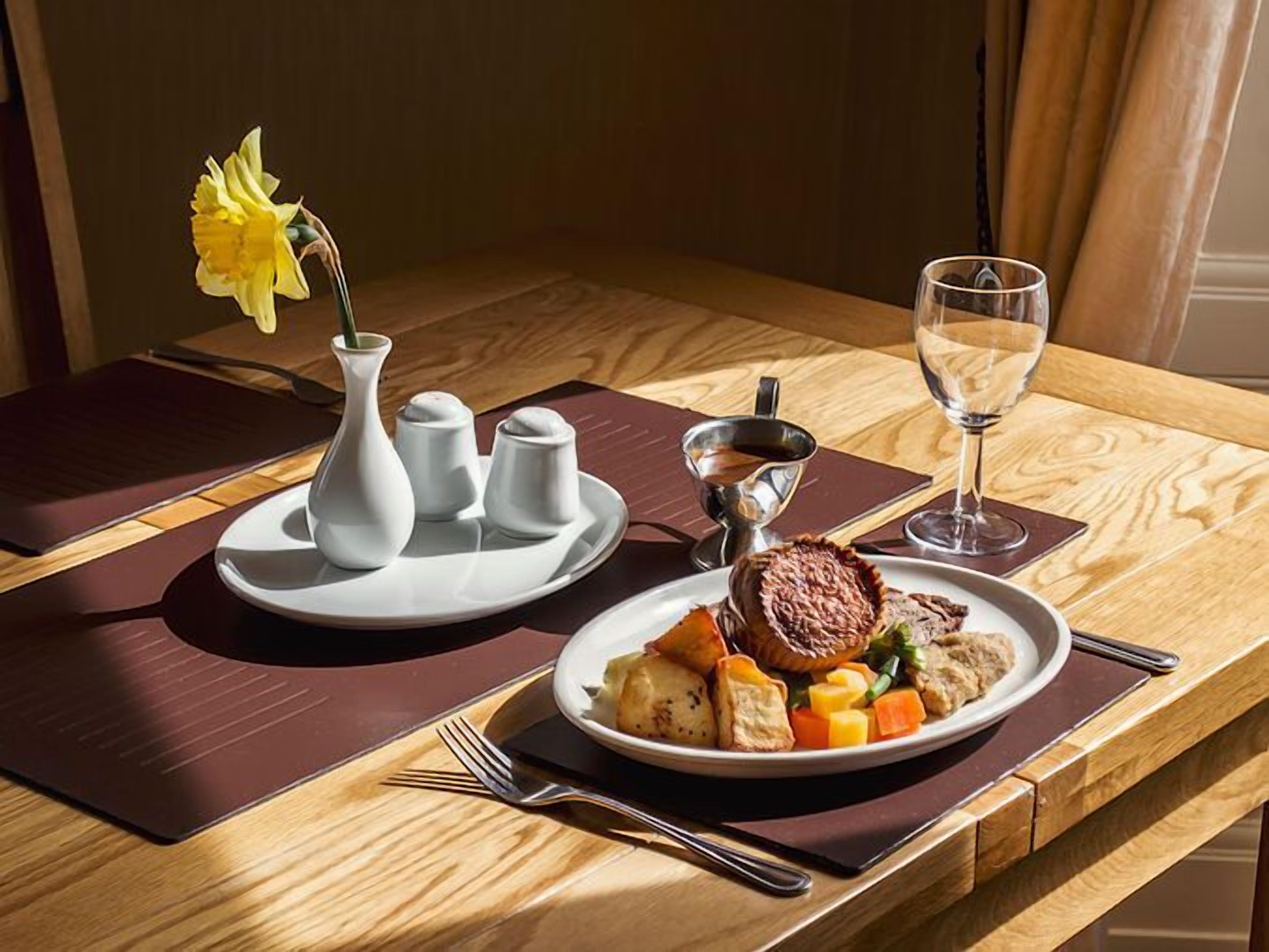 lunch and dinner served