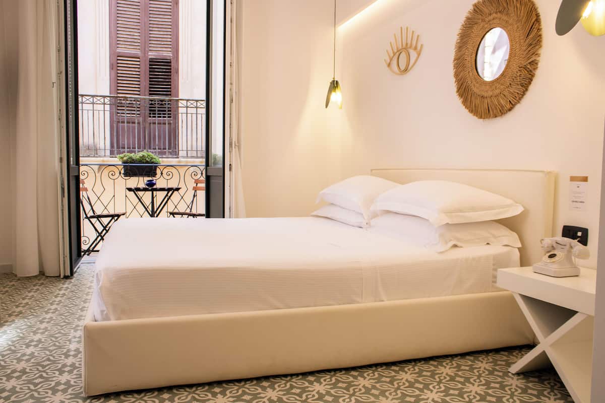 2 bedrooms, down comforters, individually decorated