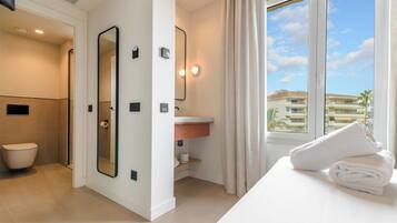 Economy Double Room, 1 Double Bed | Premium bedding, memory foam beds, in-room safe, soundproofing